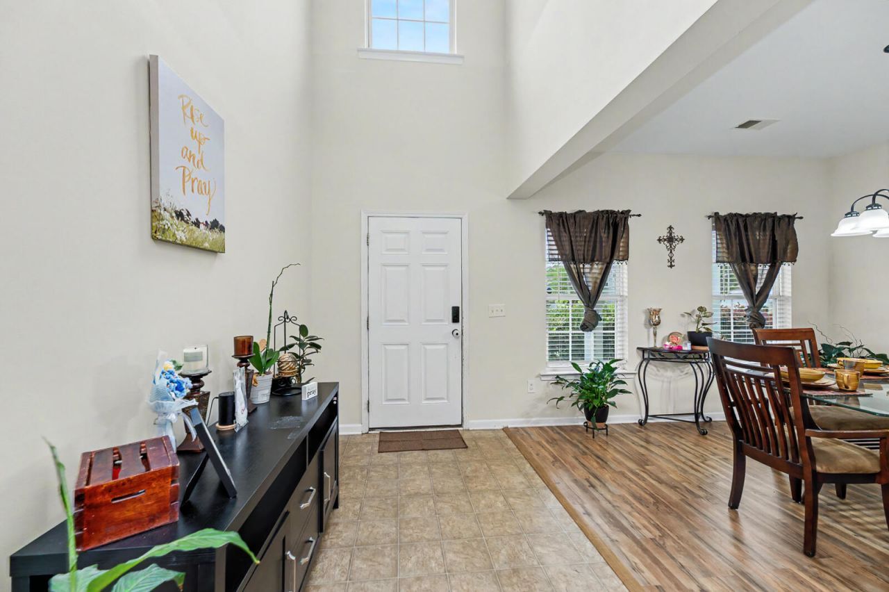 130 Mayfield Drive Photo 4