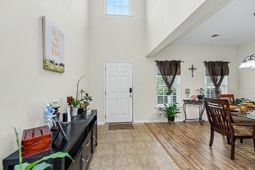 130 Mayfield Drive photo 4