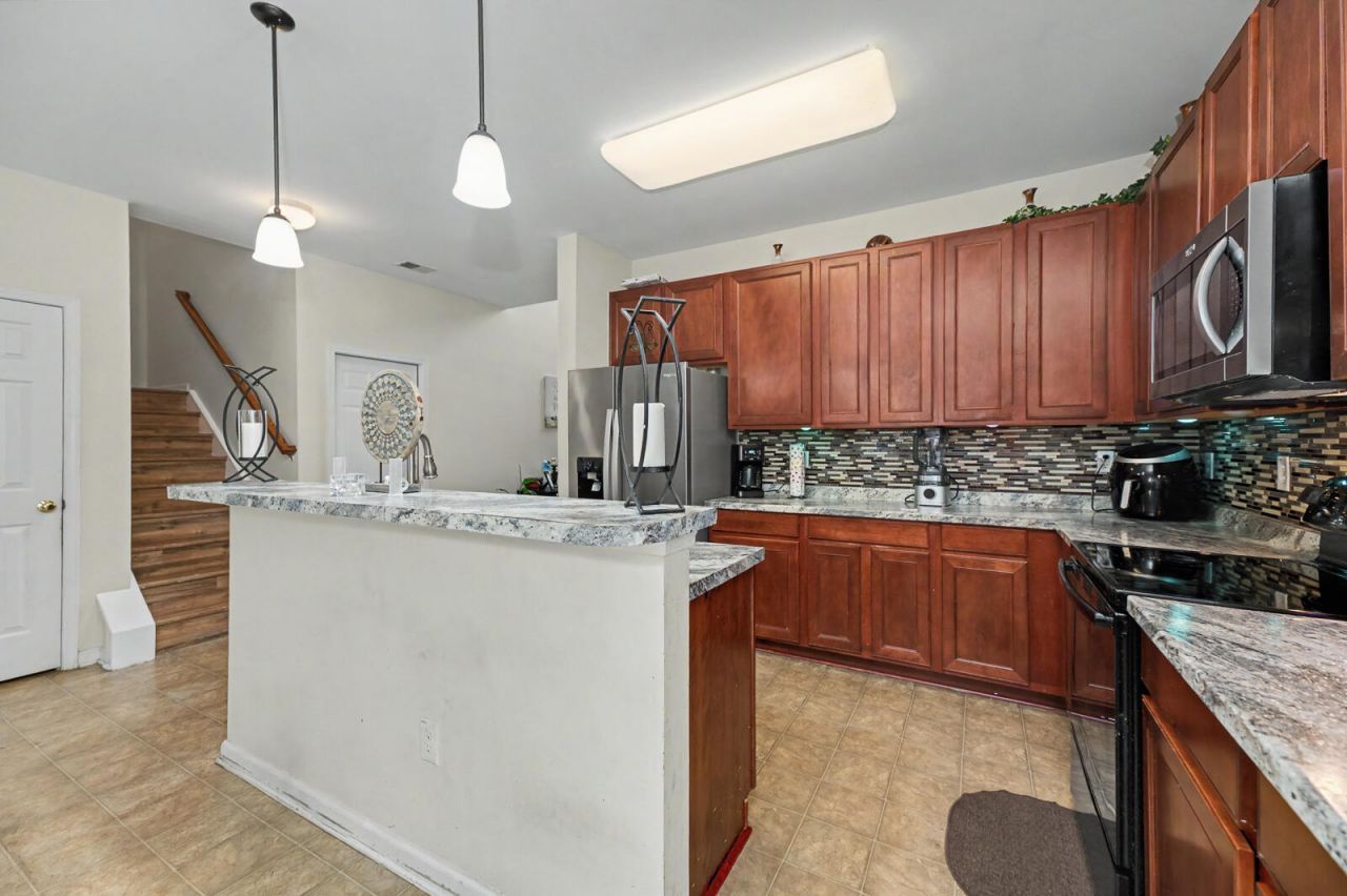 130 Mayfield Drive Photo 6