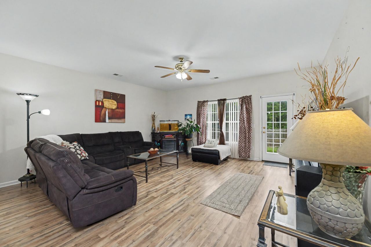 130 Mayfield Drive Photo 9