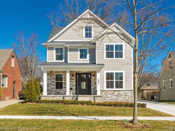 2093 Pembroke Road , Birmingham, MI 48009