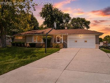 70 W Hamlin Road, Rochester, MI 48307