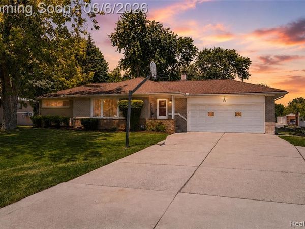 70 W Hamlin Road, Rochester, MI 48307
