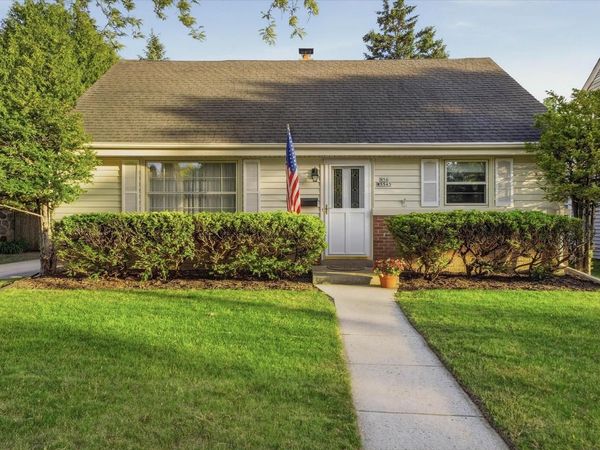 N56W5543 Sunnyside LANE, Cedarburg, WI 53012