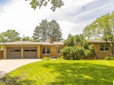 4611 Bryson Street, Lincoln, NE 68510