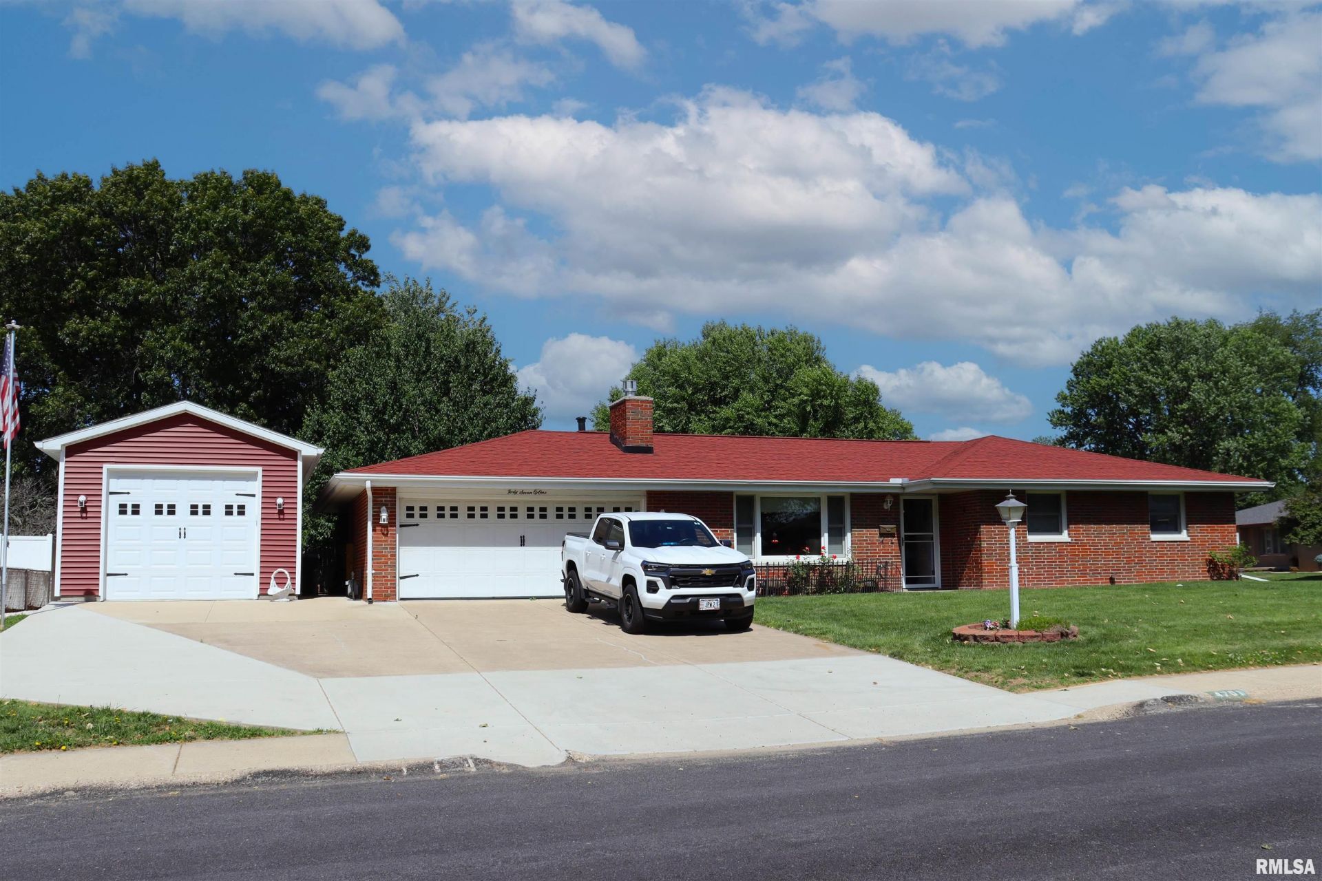 4701 W Wanda Avenue, Bartonville, IL 61607 Main Photo