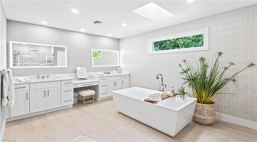 440 Kings Town Dr , Naples, FL 34102 Photo