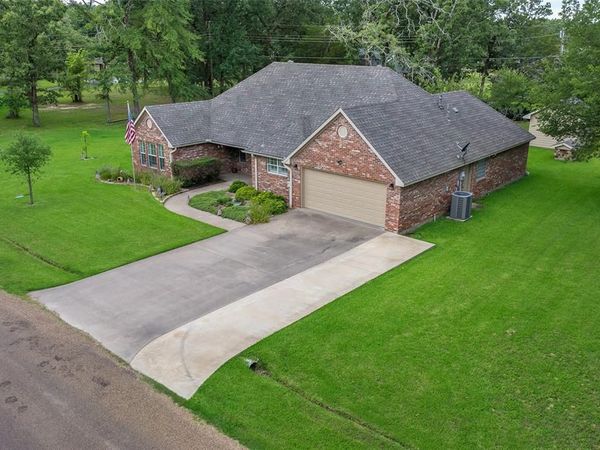 109 Castlewood Road, Enchanted Oaks, TX 75156