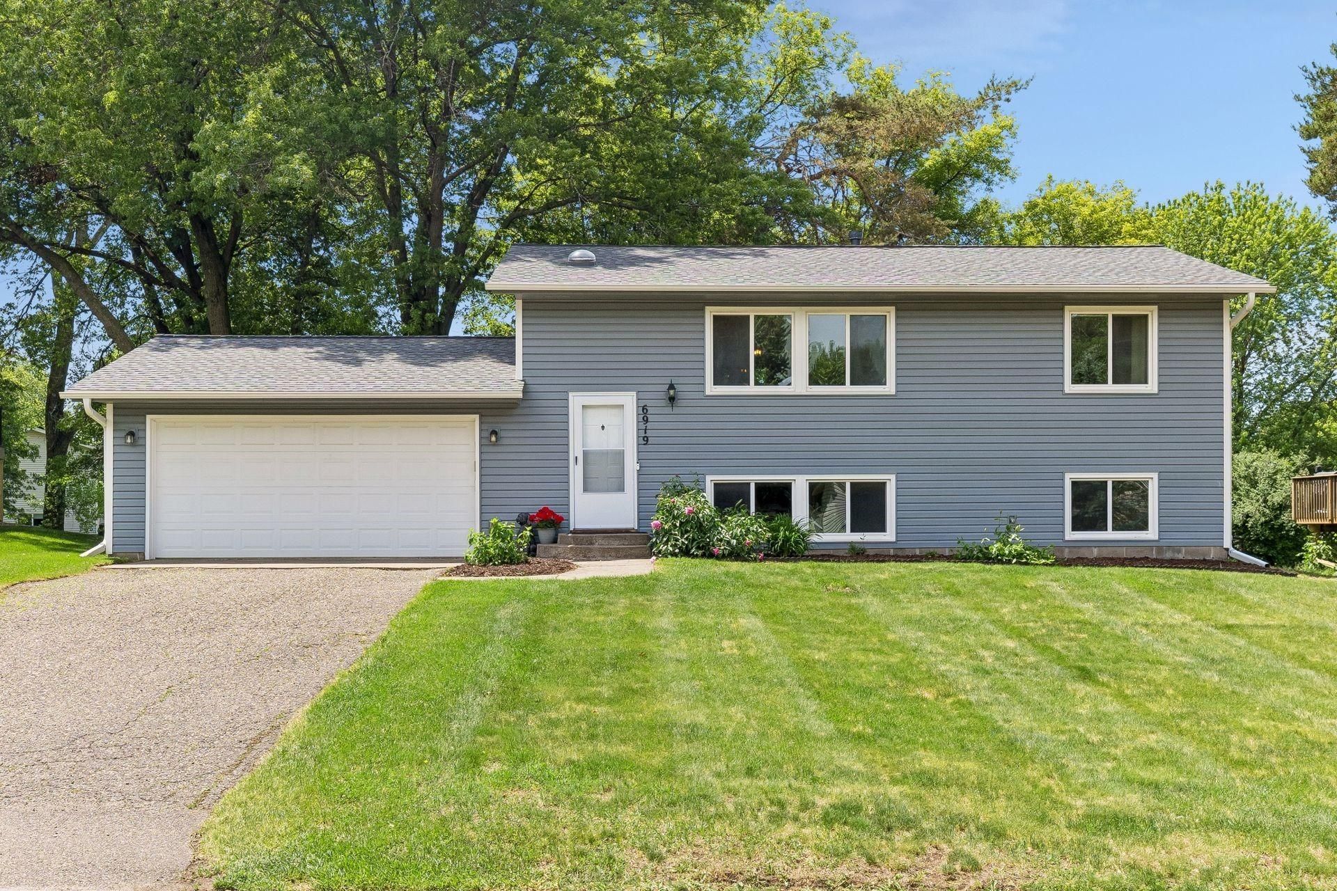 6919 Calgary Road , Woodbury, MN 55125