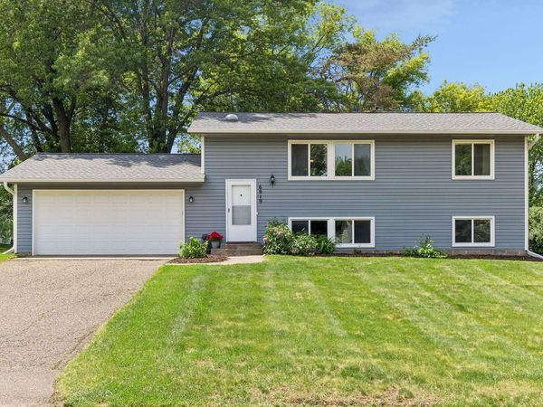 6919 Calgary Road , Woodbury, MN 55125