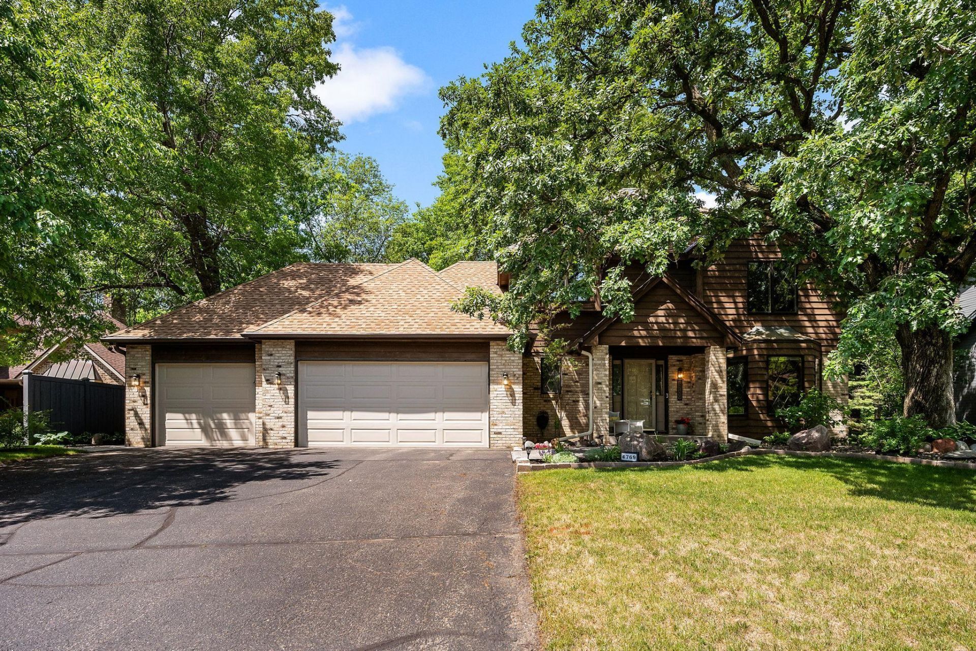 4769 White Oak Court , Eagan, MN 55122