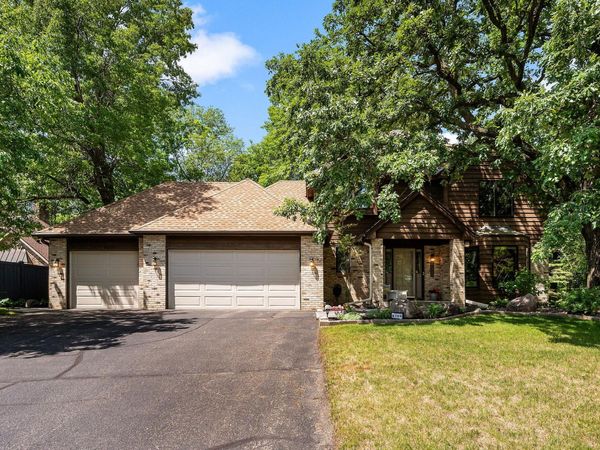 4769 White Oak Court, Eagan, MN 55122