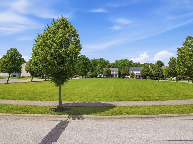 692 Crofton Loop , Delaware, OH 43015 Photo 3