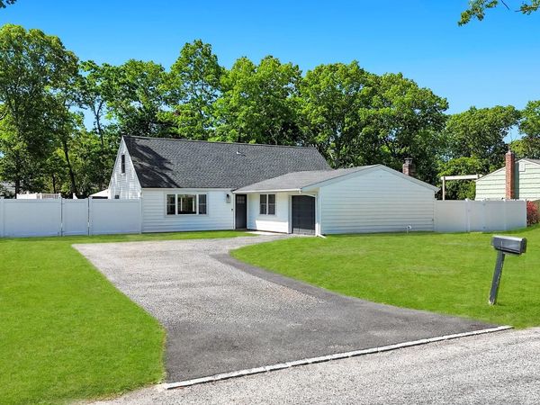 338 Easton Street , Ronkonkoma, NY 11779