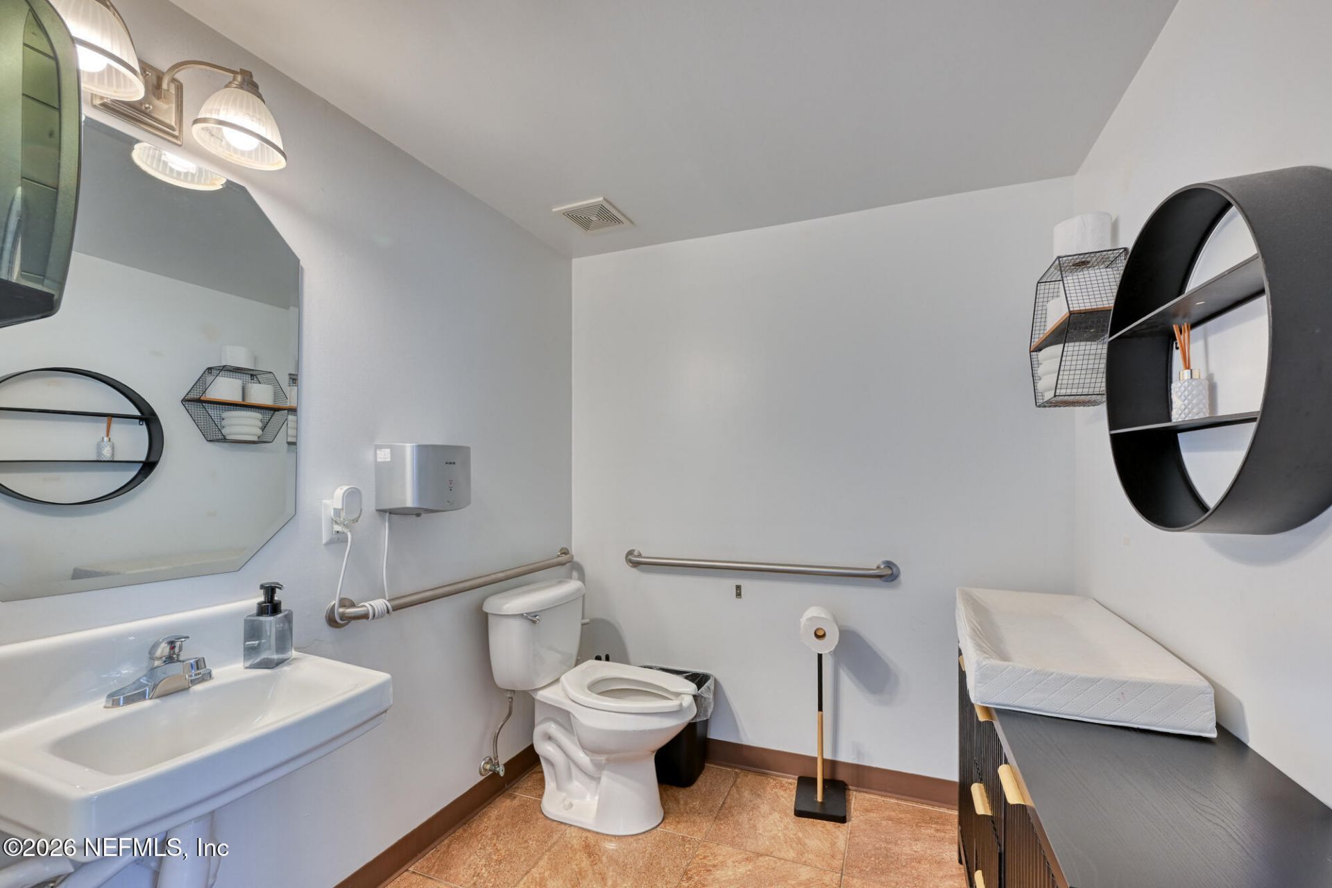 8849 Arlington Expressway, Jacksonville, FL 32211 Photo