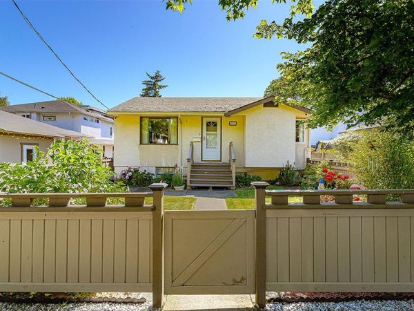 2331 Victor St , Victoria, BC V8R 4C8
