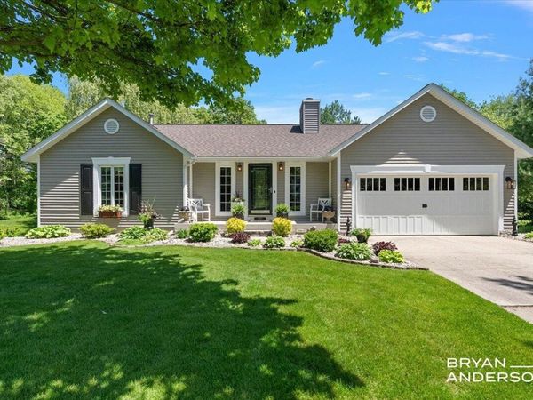 6260 Arroyo Vista Drive NE, Rockford, MI 49341