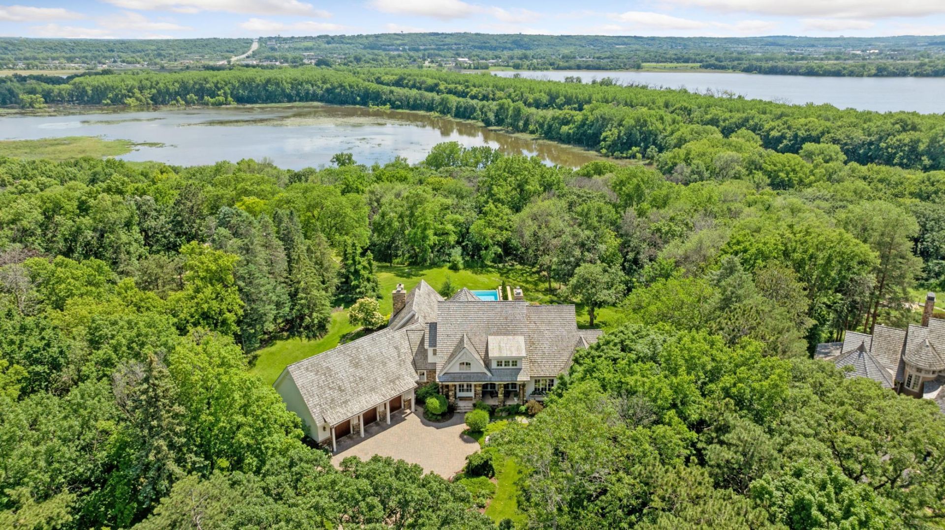 7317 Auto Club Road , Bloomington, MN 55438