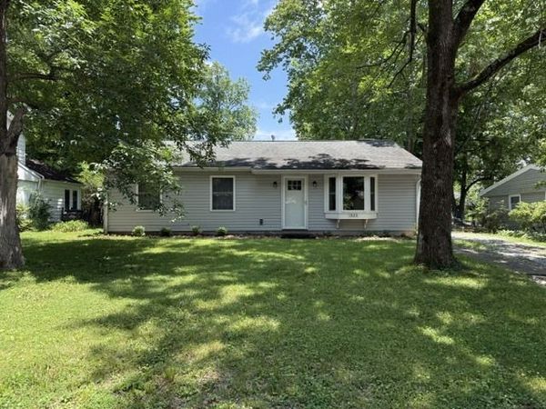 1023 W Laurel Street , Carbondale, IL 62901
