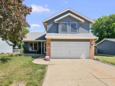 2418 W 60 Place, Davenport, IA 52806