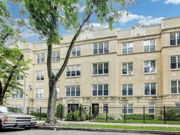 1910 W Chase Avenue , Unit 204, Chicago, IL 60626