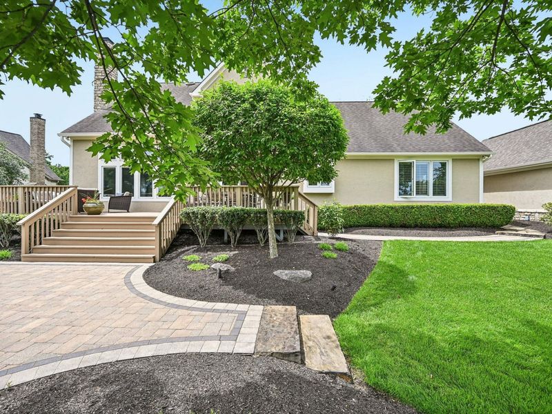 5751 Medallion Drive E, Westerville, OH 43082 Photo 10