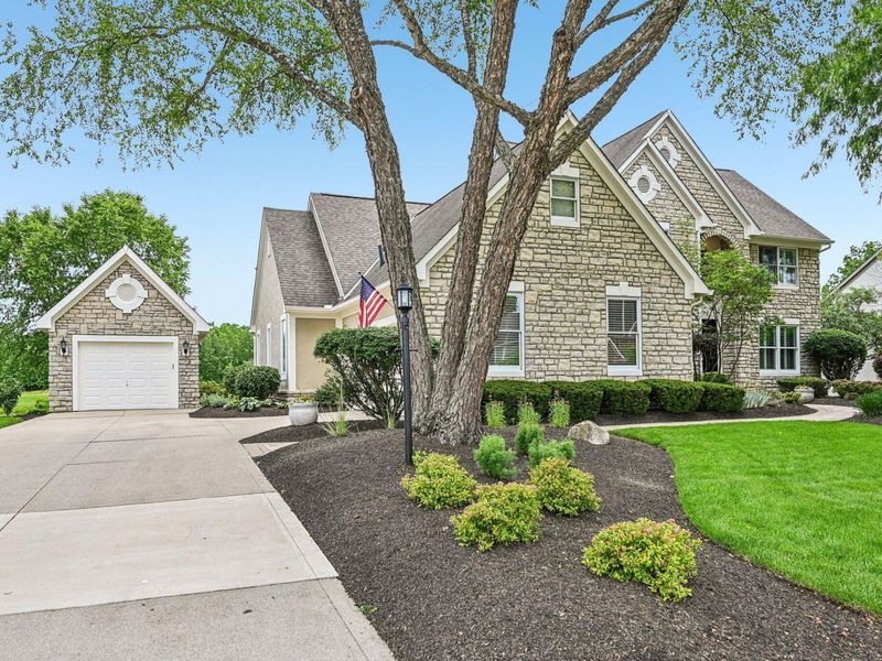 5751 Medallion Drive E, Westerville, OH 43082 Photo 2