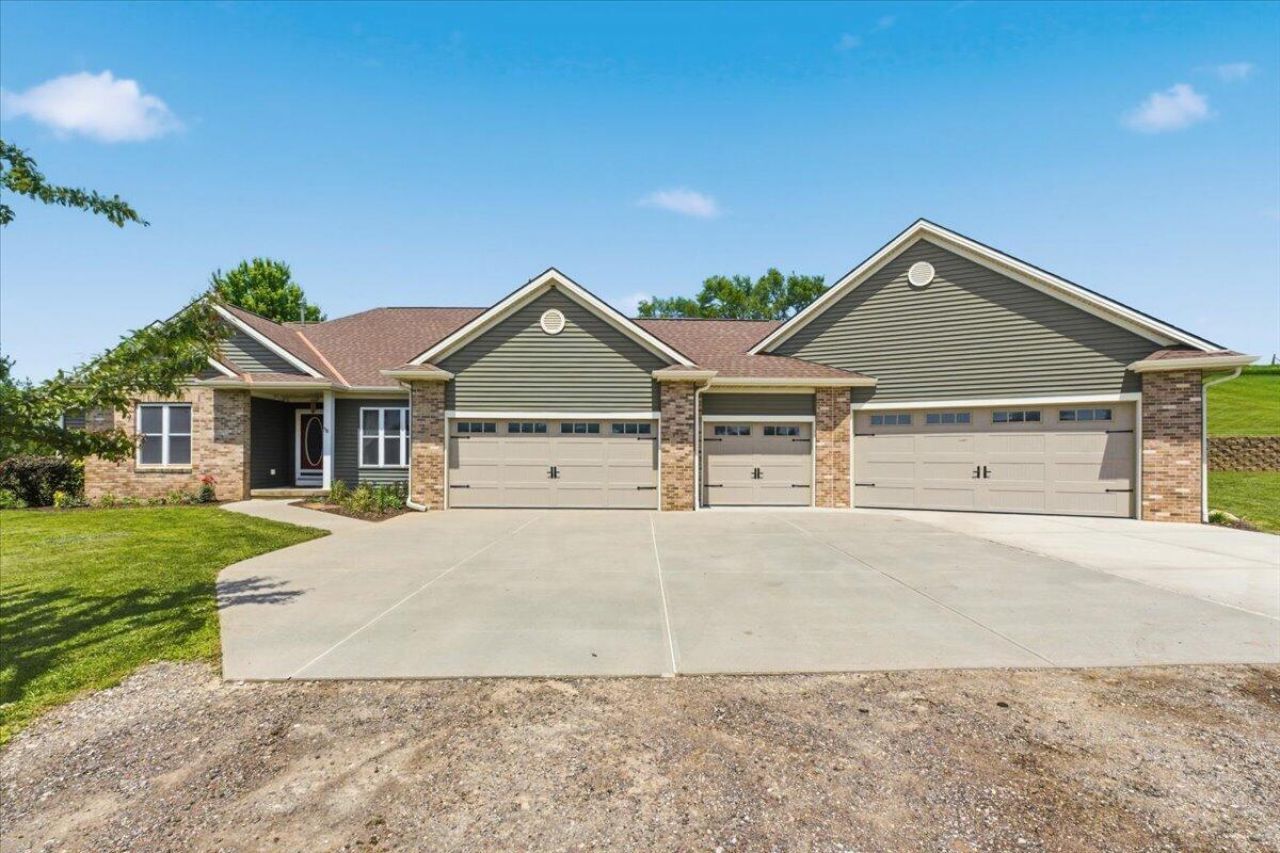 22354 Pioneer Trail, Council Bluffs, IA 51503 Main Photo
