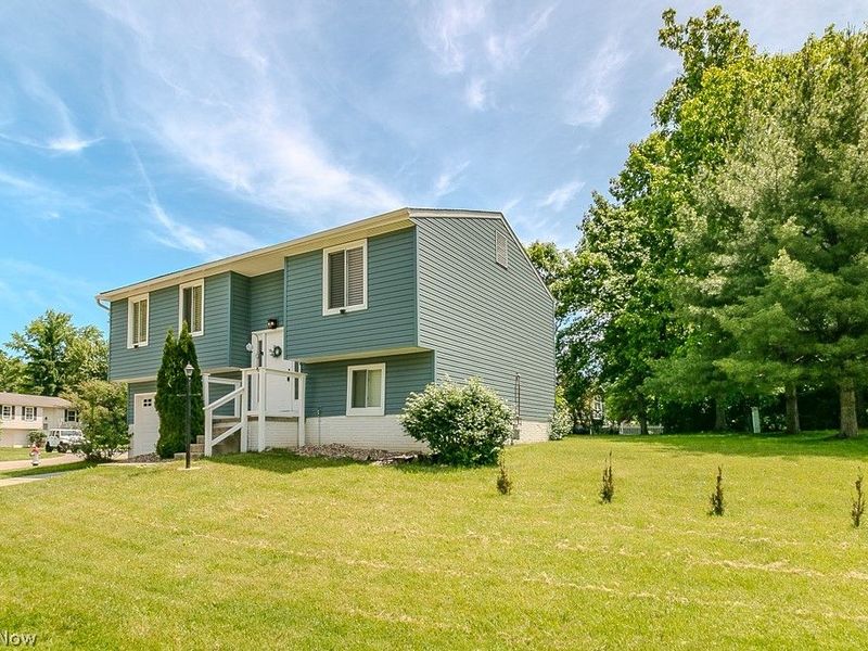 10015 Windjammer Trail, Aurora, OH 44202 Photo 2