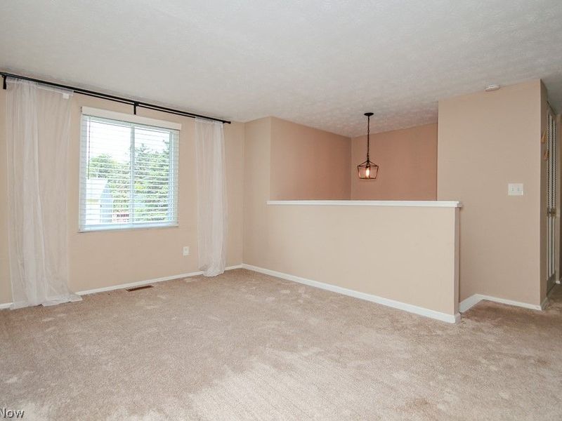 10015 Windjammer Trail, Aurora, OH 44202 Photo 6