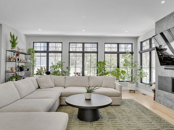 32 Lantern Ln, Wellesley, MA 02481
