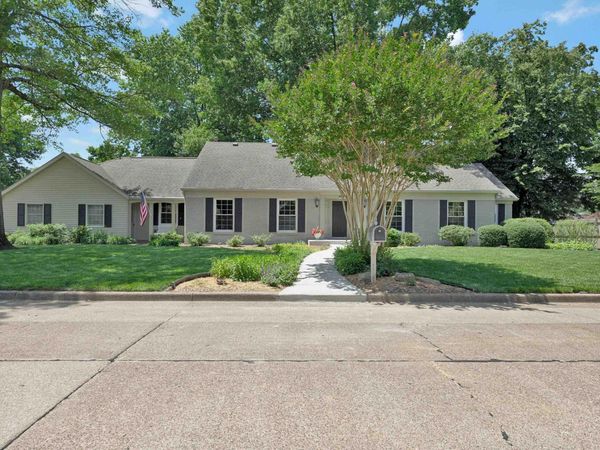 409 Park Plaza Drive, Evansville, IN 47715