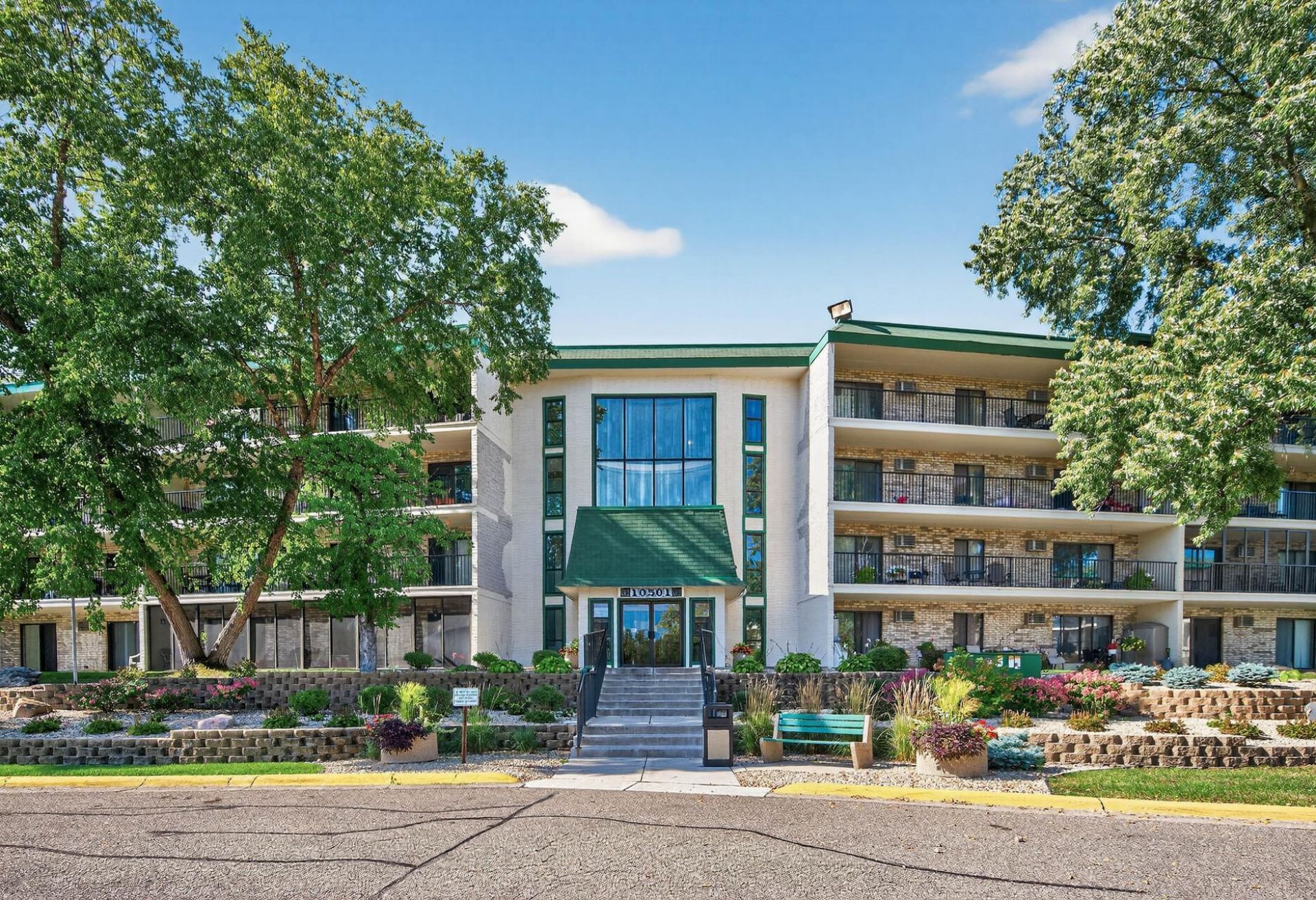 10501 Cedar Lake Road, Minnetonka, MN 55305