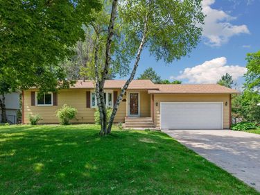 6990 Redwing Lane , Chanhassen, MN 55317