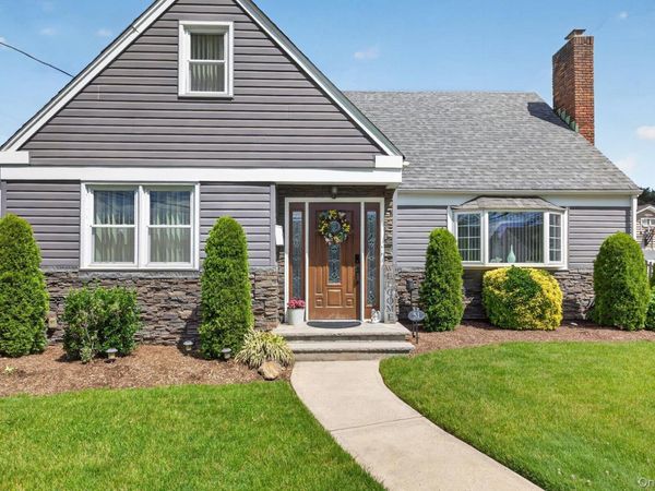 51 Chestnut Street , Westbury, NY 11590