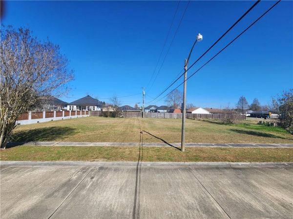 209 GENET Drive , Arabi, LA 70032