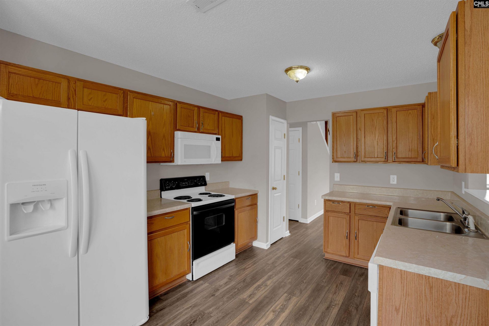 148 Woodcote Drive  Photo 11