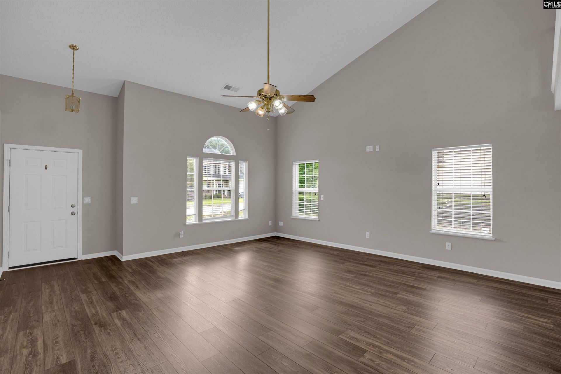 148 Woodcote Drive  Photo 5