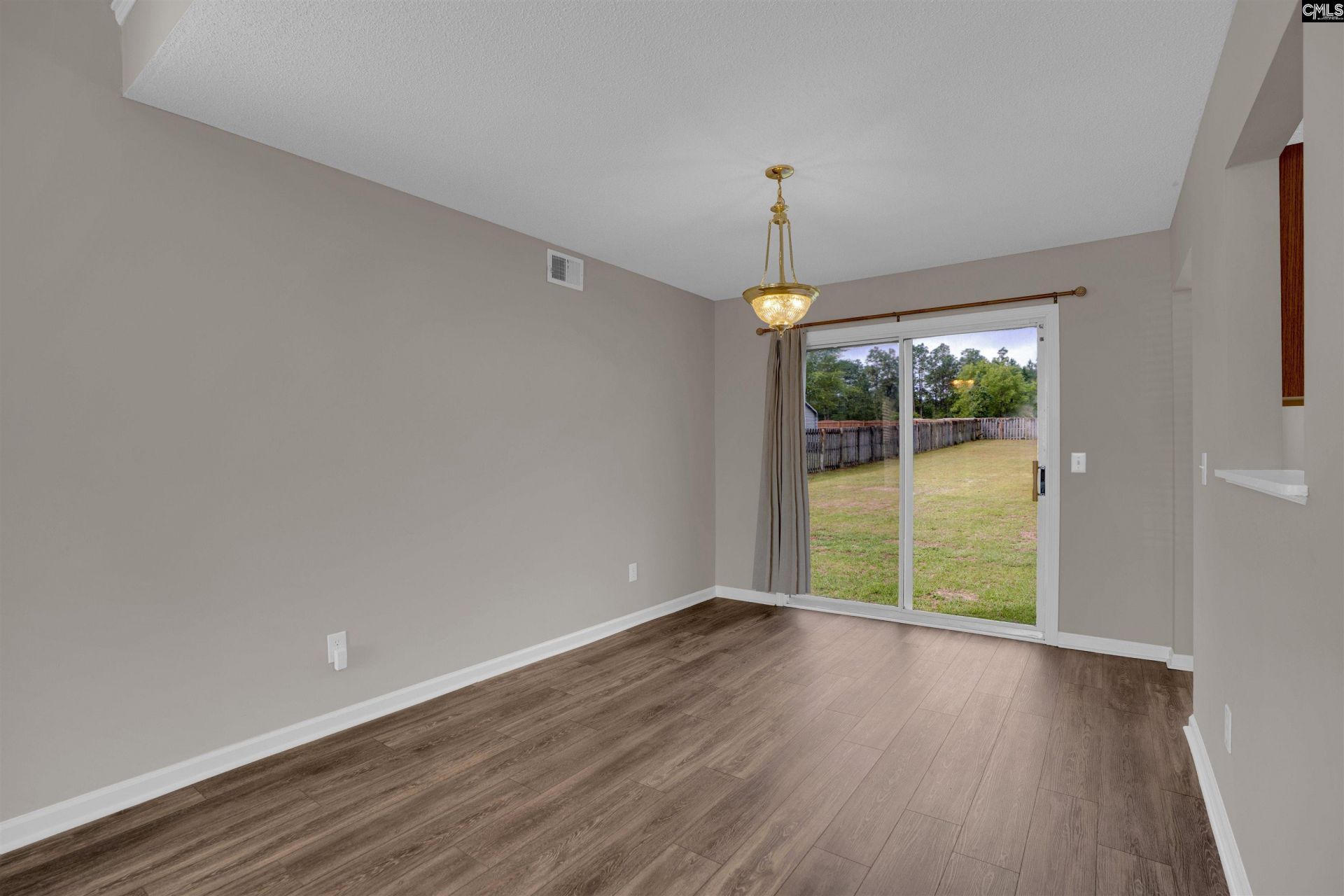 148 Woodcote Drive  Photo 9
