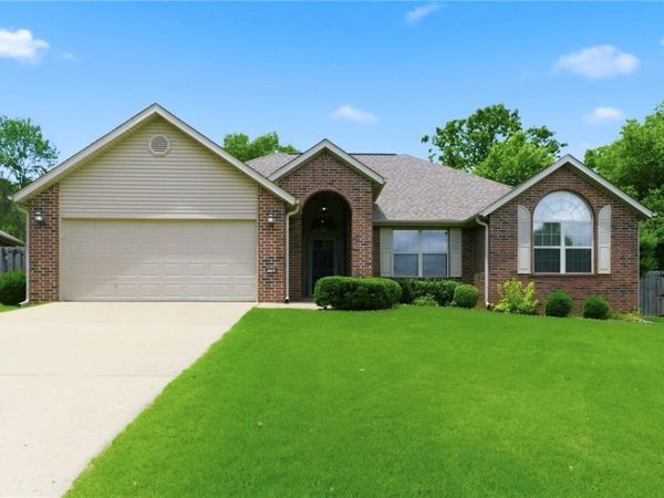 2764 N Ashbrook Drive, Fayetteville, AR 72703