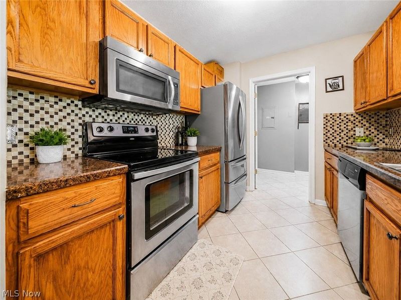 3371 Lenox Village, Unit 155, Fairlawn, OH 44333 Photo 6