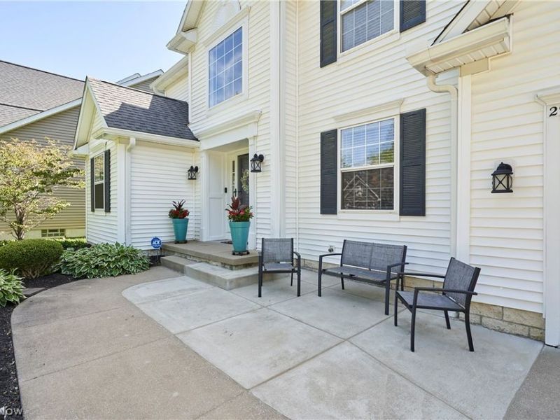 2952 Greenspire Lane, Fairlawn, OH 44333 Photo 2