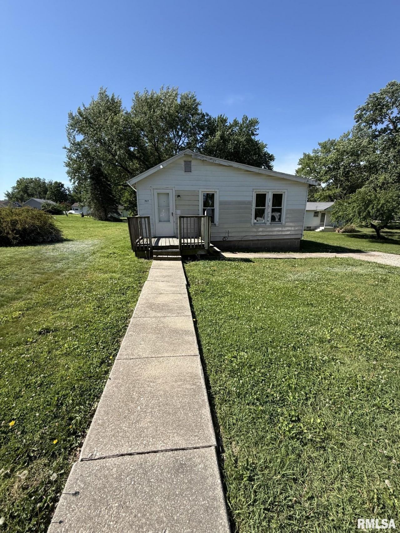 909 E Elm Street, Macomb, IL 61455 Main Photo