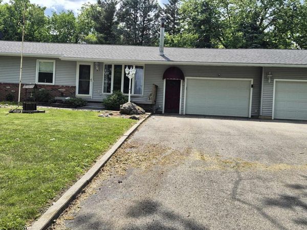 3278 Bent Oak , Adrian, MI 49221