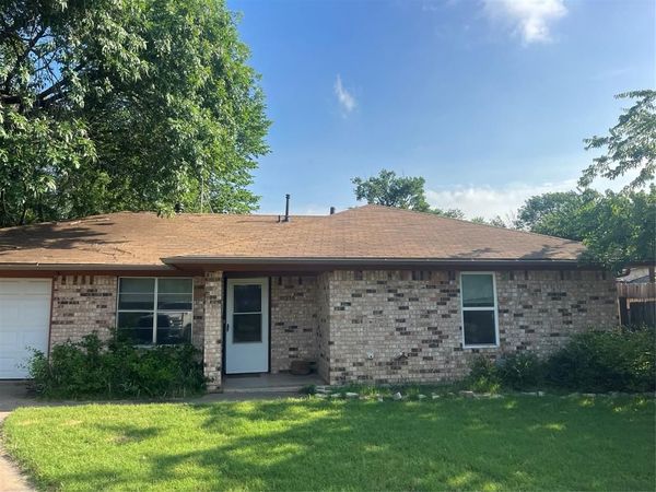 316 E White Street, Pilot Point, TX 76258