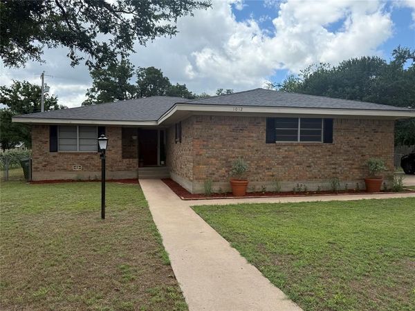 1012 Holden Street, Glen Rose, TX 76043