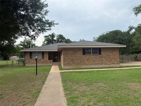 1012 Holden Street, Glen Rose, TX 76043