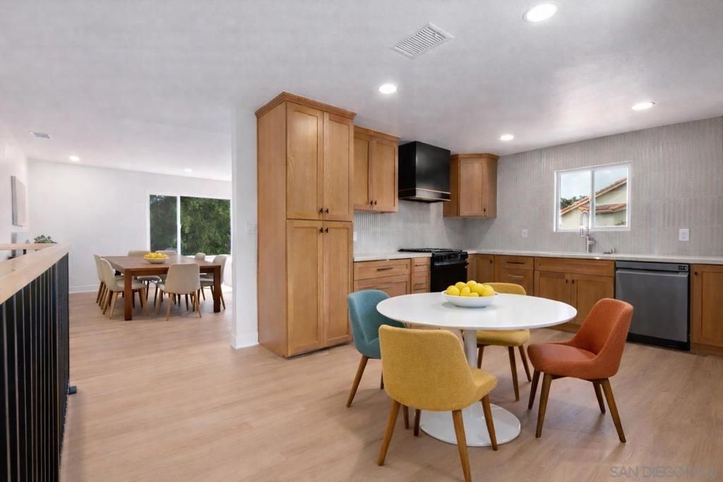 361 E Indian Rock Rd , Vista, CA 92084 Main Photo
