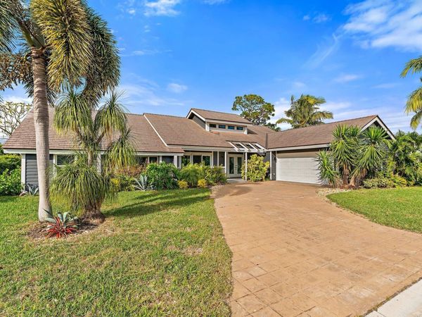 10440 SE Jupiter Narrows Drive, Hobe Sound, FL 33455