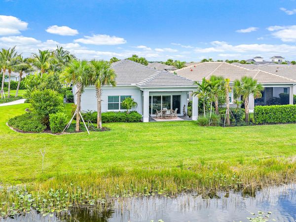 10075 Driftwood Way, Palm Beach Gardens, FL 33412
